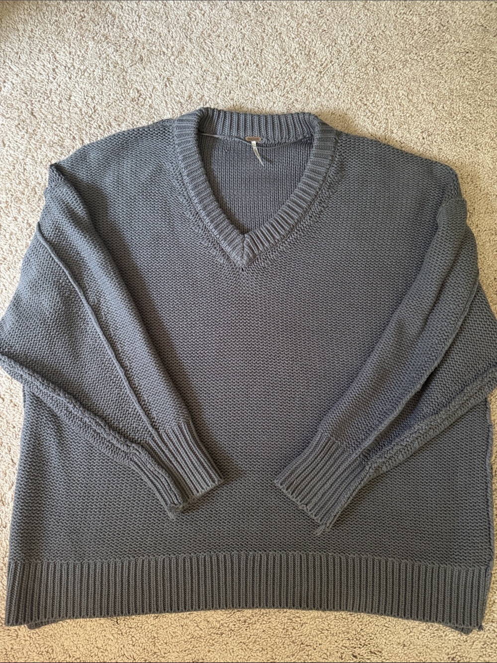 Free People Alli  oversized V-Neck chunk Knit Sweater gray size large